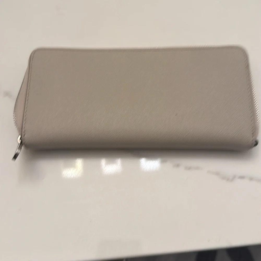 Grey Michael Kors, wallet